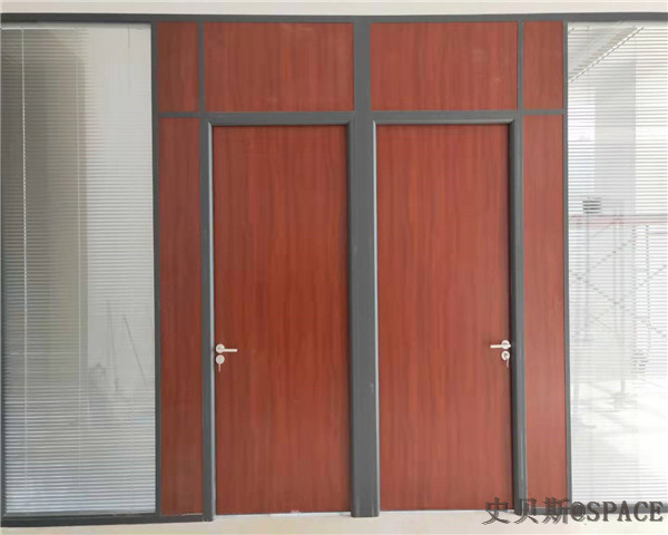 毕节凯宾斯基采用玻璃隔断案例